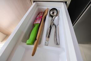 Simple & Cozy 1BR @ Bassura Apartment Near to Bassura City Mall