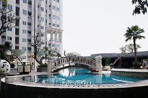 Close to Pool Studio Apartment Sky Terrace at Daan Mogot Baru