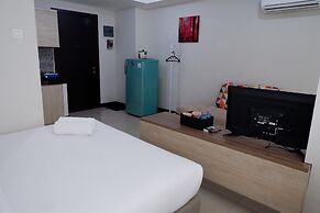 Close to Pool Studio Apartment Sky Terrace at Daan Mogot Baru