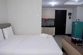 Close to Pool Studio Apartment Sky Terrace at Daan Mogot Baru