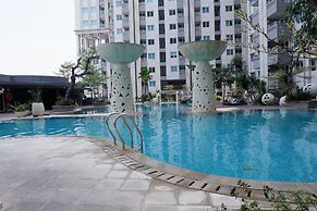 Close to Pool Studio Apartment Sky Terrace at Daan Mogot Baru