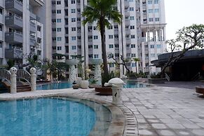 Close to Pool Studio Apartment Sky Terrace at Daan Mogot Baru