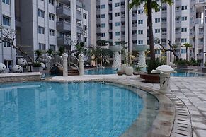 Close to Pool Studio Apartment Sky Terrace at Daan Mogot Baru