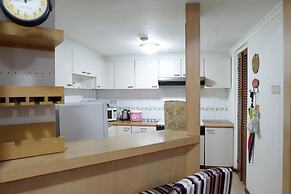 Strategic 3BR Apt at Sudirman Tower Condominuim