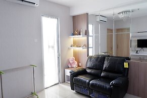 Comfort 1BR Apartment with Sofa Bed connected to Mall Bassura City