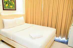 Simply Studio Maple Park Apartment with City View