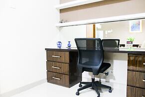 Luxury 1BR with Study Room The Oasis Apartment