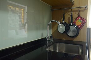 Warm and Best Studio Menteng Park Apartment