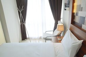 Warm and Best Studio Menteng Park Apartment