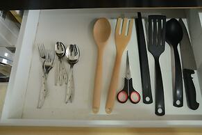 Warm and Best Studio Menteng Park Apartment