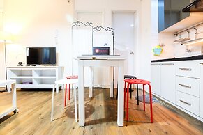 Modern And Comfy 3BR Bassura City Apartment