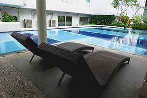 Modern And Comfy 3BR Bassura City Apartment