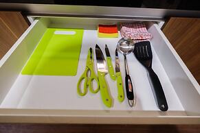 2BR Cozy and Modern L'Avenue Apartment