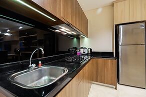 2BR Cozy and Modern L'Avenue Apartment