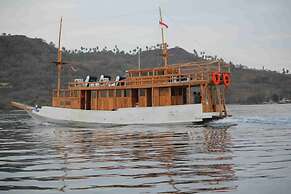 Boat Charter KM.Caroline