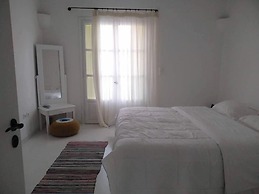 Thalassitra Private Pool Suites & Spa