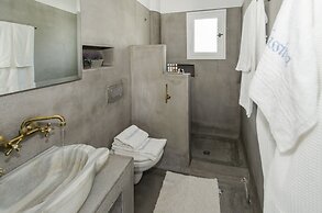 Thalassitra Private Pool Suites & Spa