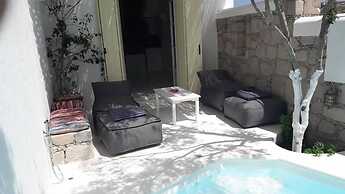 Thalassitra Private Pool Suites & Spa