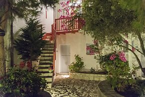 Thalassitra Private Pool Suites & Spa