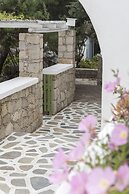 Thalassitra Private Pool Suites & Spa