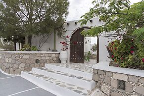 Thalassitra Private Pool Suites & Spa