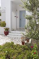 Thalassitra Private Pool Suites & Spa