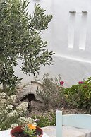 Thalassitra Private Pool Suites & Spa