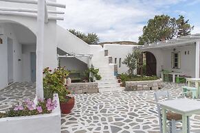 Thalassitra Private Pool Suites & Spa