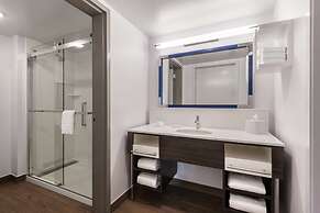 Hampton Inn & Suites Fort Wayne Downtown