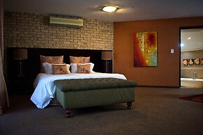 Waterfront Country Lodge