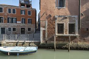 Apartments in San Marco with Canal View