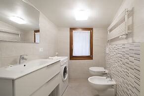 Apartments in San Marco with Canal View