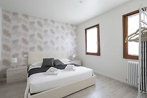 Apartments in San Marco with Canal View