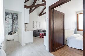 Apartments in San Marco with Canal View