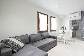 Apartments in San Marco with Canal View