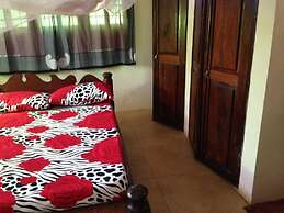 Makunduchi White House Apartment