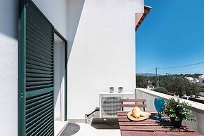 Sesimbra Stylish Villa by Homing