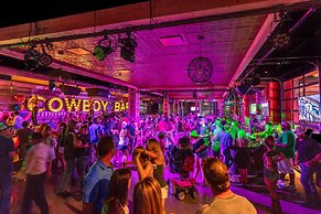 Live by Loews, Arlington, TX