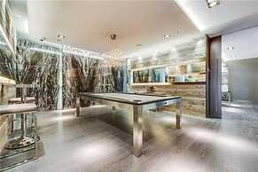 Luxury 2 BD + 2 WC in the heart of Entertainment District