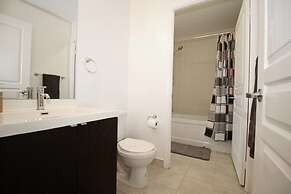 Executive 2 Bedroom Condo Across CN Tower