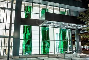 Executive 2 Bedroom Condo Across CN Tower