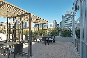 Executive 2 Bedroom Condo Across CN Tower