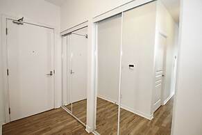 Executive 2 Bedroom Condo Across CN Tower