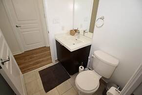 Executive 2 Bedroom Condo Across CN Tower