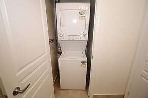 Executive 2 Bedroom Condo Across CN Tower