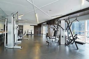 Executive 2 Bedroom Condo Across CN Tower