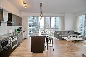 Executive 2 Bedroom Condo Across CN Tower