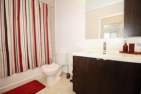 Presidential 1 Bedroom Condo across CN Tower