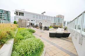 Presidential 1 Bedroom Condo across CN Tower