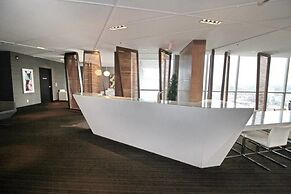 Presidential 1 Bedroom Condo across CN Tower